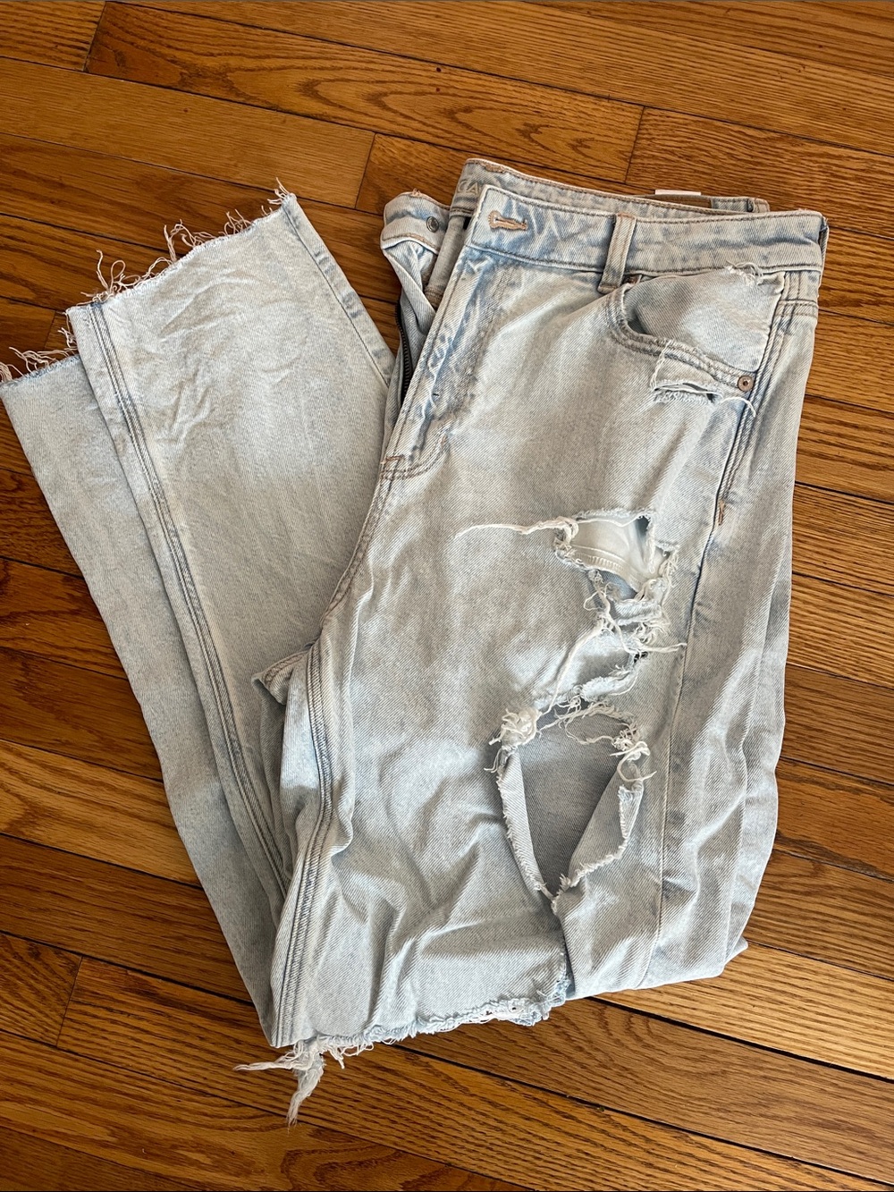 American Eagle Outfitters Light Blue Distressed Cropped Jeans